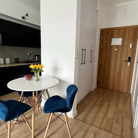 Chill & Fun 22 By Housine *